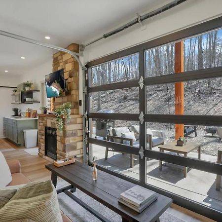 The Hillside Retreat - Cozy Container Home With Hot Tub And Fire Pit 로건 외부 사진