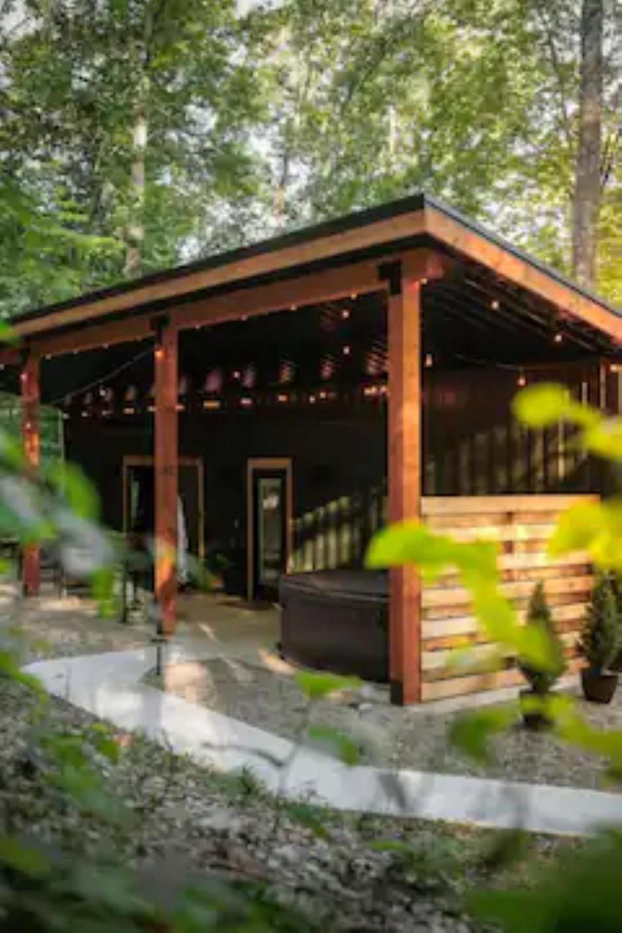 The Hillside Retreat - Cozy Container Home With Hot Tub And Fire Pit 로건 외부 사진